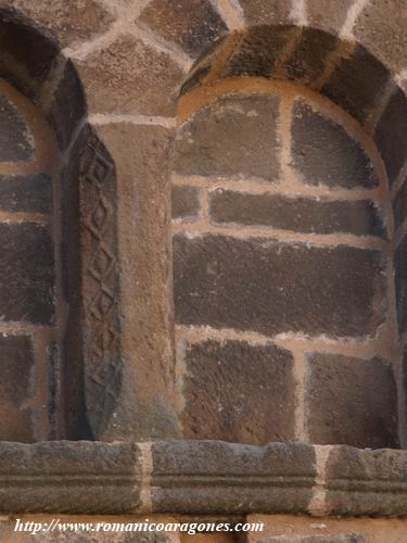 DETALLE DE LA DECORACIN DEL PARTELUZ ANTERIOR